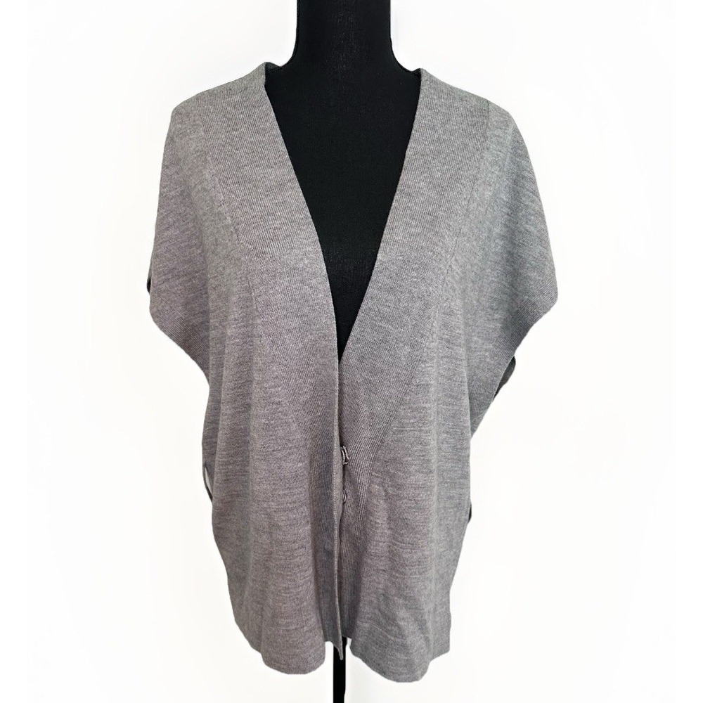 Banana Republic Women's LARGE Gray 100% Wool Snap Front Sweater Vest Cap Sleeve